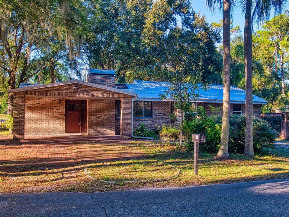 For Sale: $275,000 (2 beds, 1 baths, 1732 Square Feet)