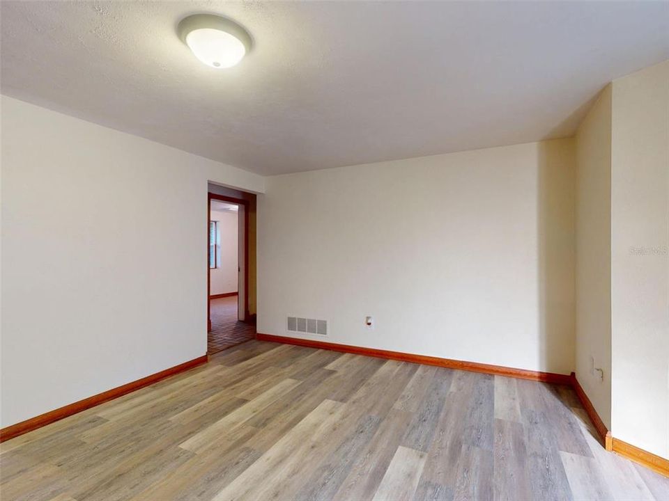 For Sale: $275,000 (2 beds, 1 baths, 1732 Square Feet)