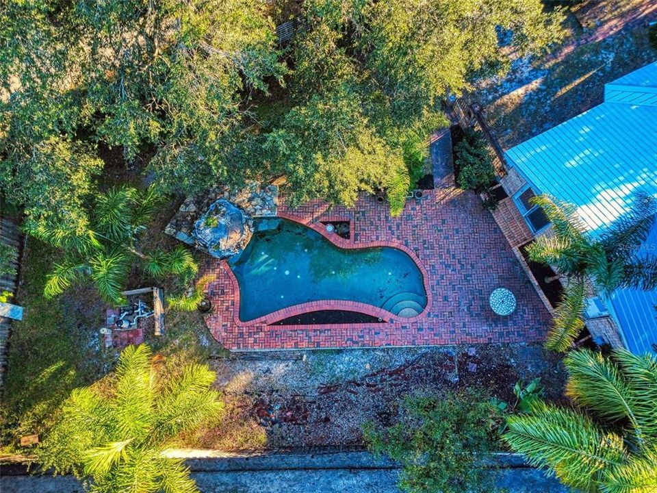 For Sale: $275,000 (2 beds, 1 baths, 1732 Square Feet)