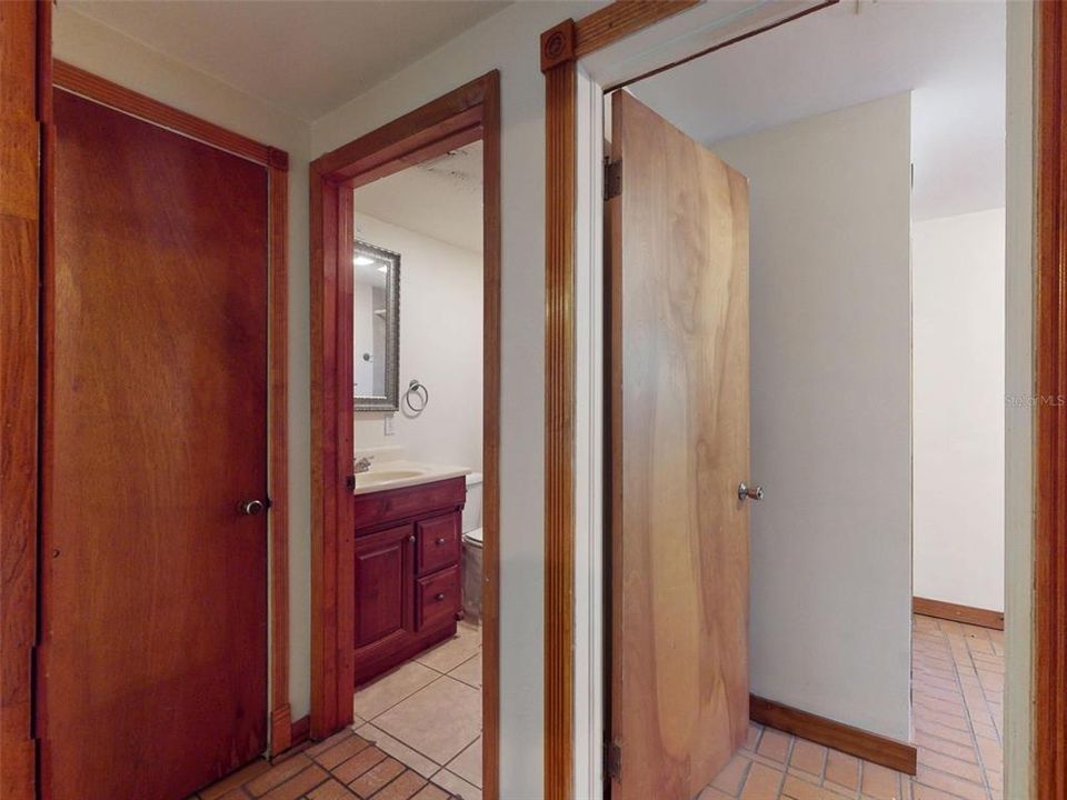 For Sale: $275,000 (2 beds, 1 baths, 1732 Square Feet)