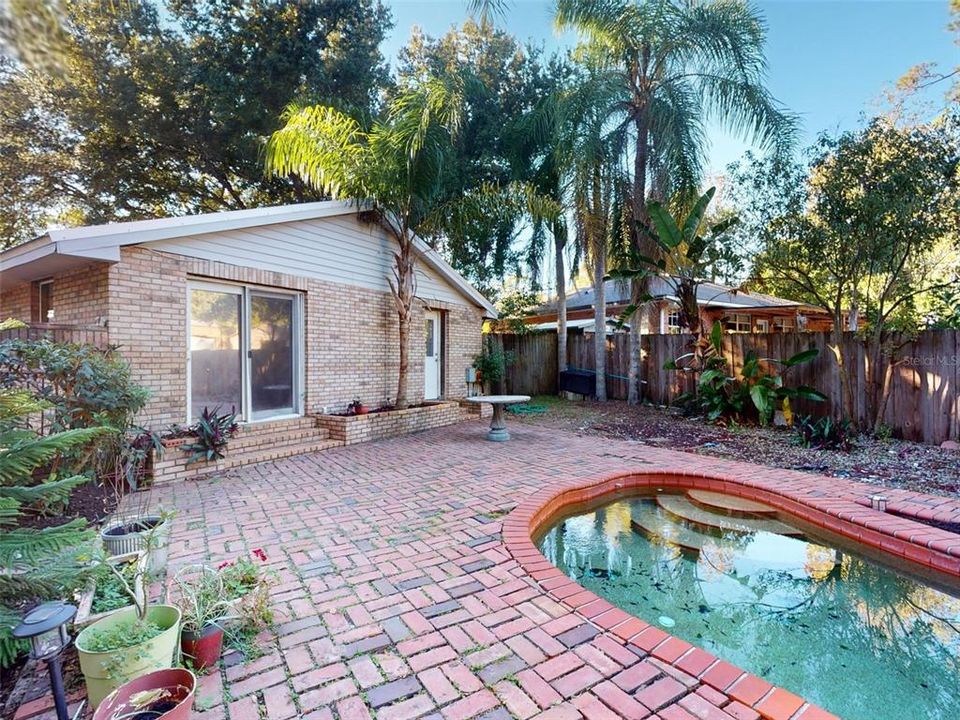 For Sale: $275,000 (2 beds, 1 baths, 1732 Square Feet)