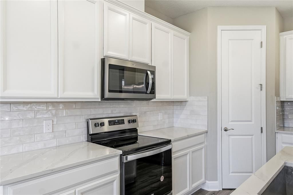 For Sale: $550,000 (4 beds, 2 baths, 2003 Square Feet)