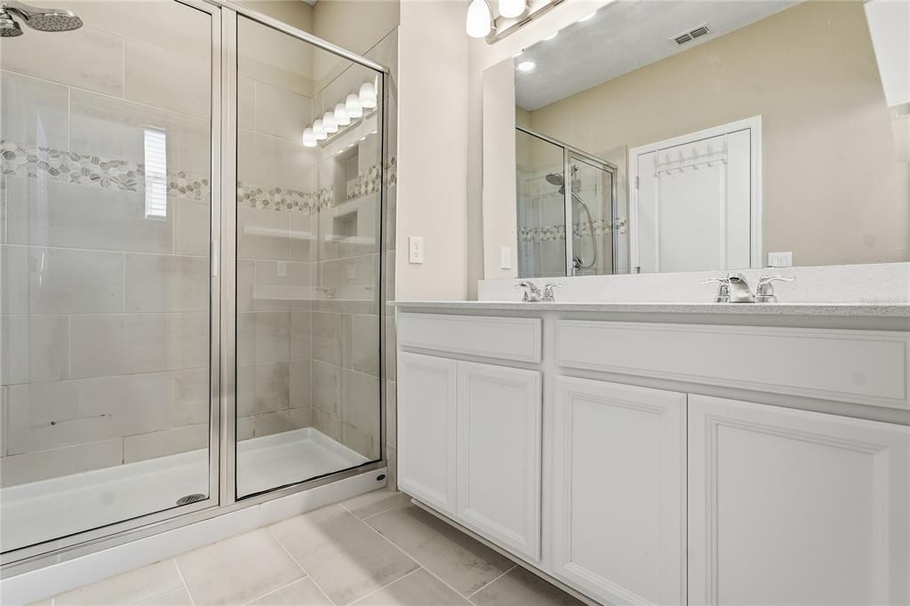 For Sale: $550,000 (4 beds, 2 baths, 2003 Square Feet)