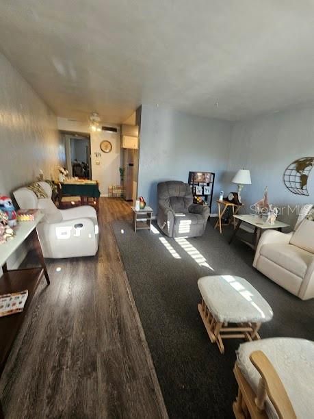 For Sale: $129,900 (1 beds, 1 baths, 780 Square Feet)