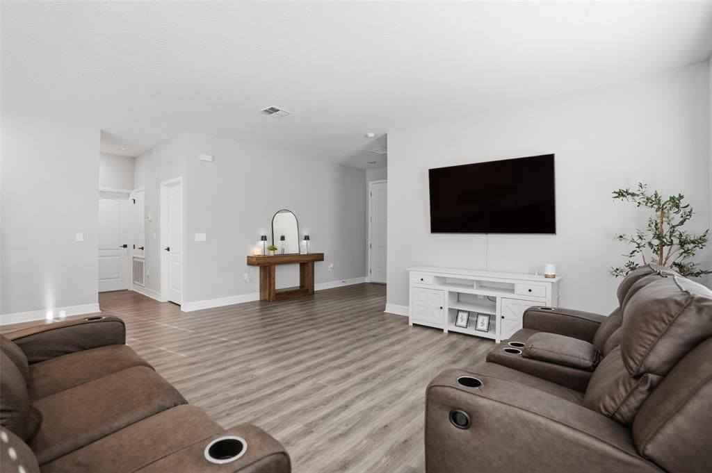 待售: $339,900 (4 贝兹, 3 浴室, 1993 平方英尺)