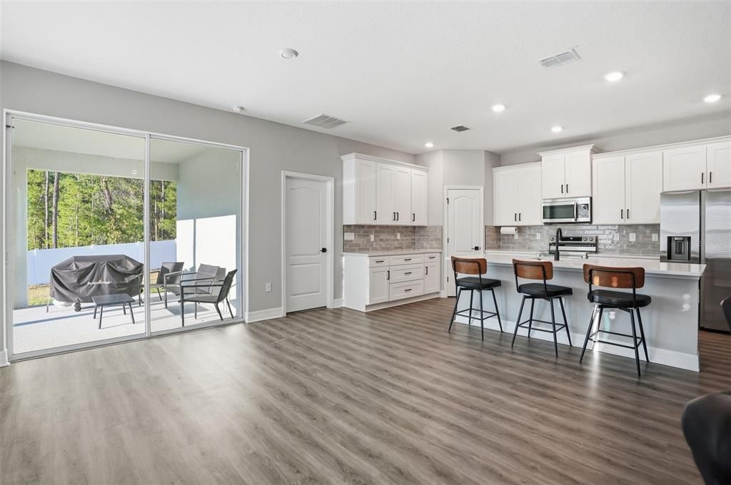 待售: $339,900 (4 贝兹, 3 浴室, 1993 平方英尺)