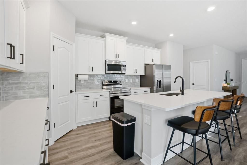 待售: $339,900 (4 贝兹, 3 浴室, 1993 平方英尺)