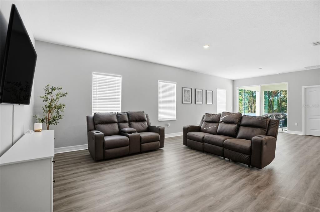 待售: $339,900 (4 贝兹, 3 浴室, 1993 平方英尺)