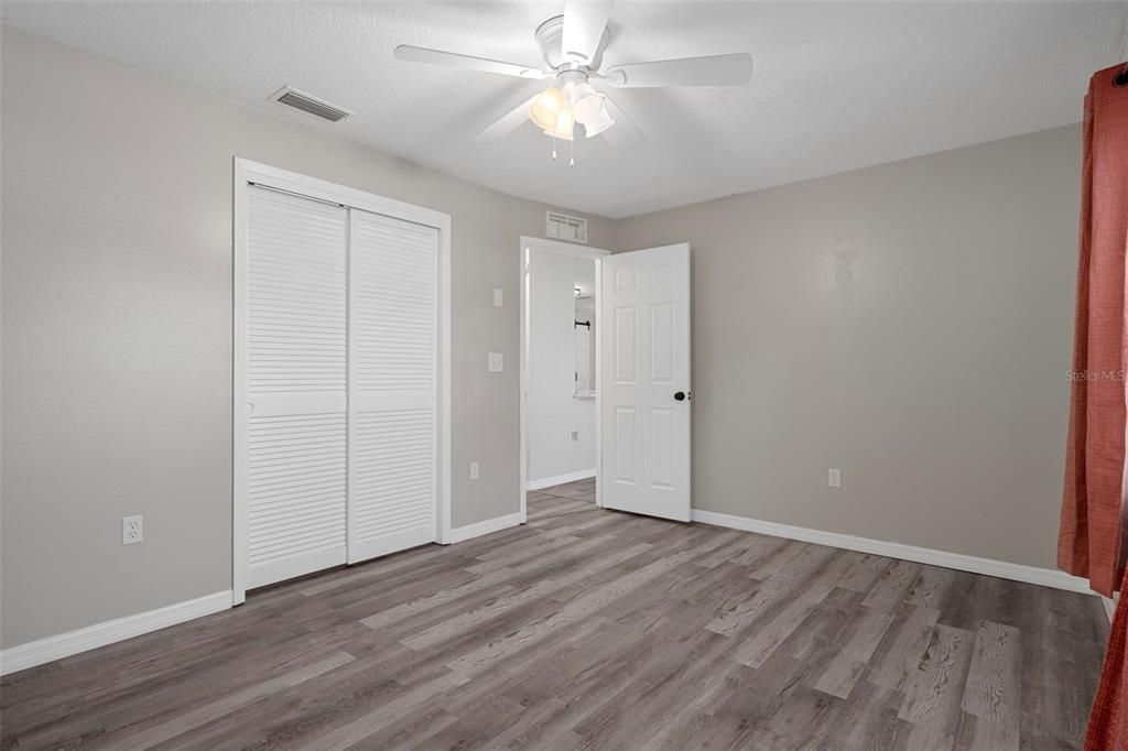 Active With Contract: $309,900 (2 beds, 2 baths, 1148 Square Feet)