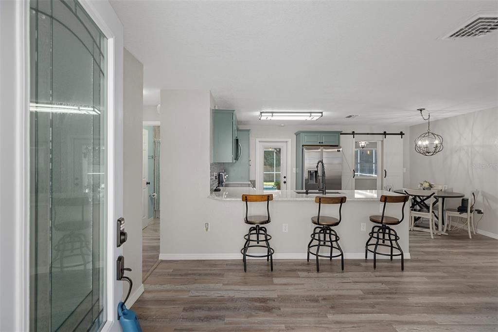 Active With Contract: $309,900 (2 beds, 2 baths, 1148 Square Feet)