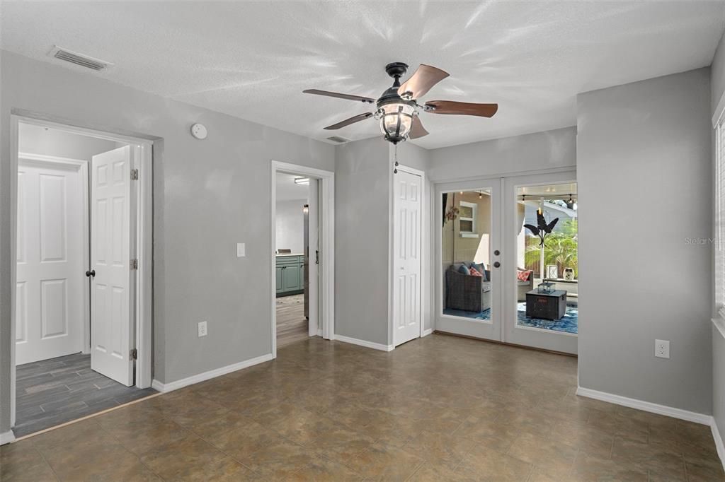 Active With Contract: $309,900 (2 beds, 2 baths, 1148 Square Feet)