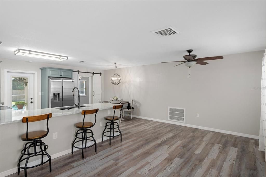 Active With Contract: $309,900 (2 beds, 2 baths, 1148 Square Feet)