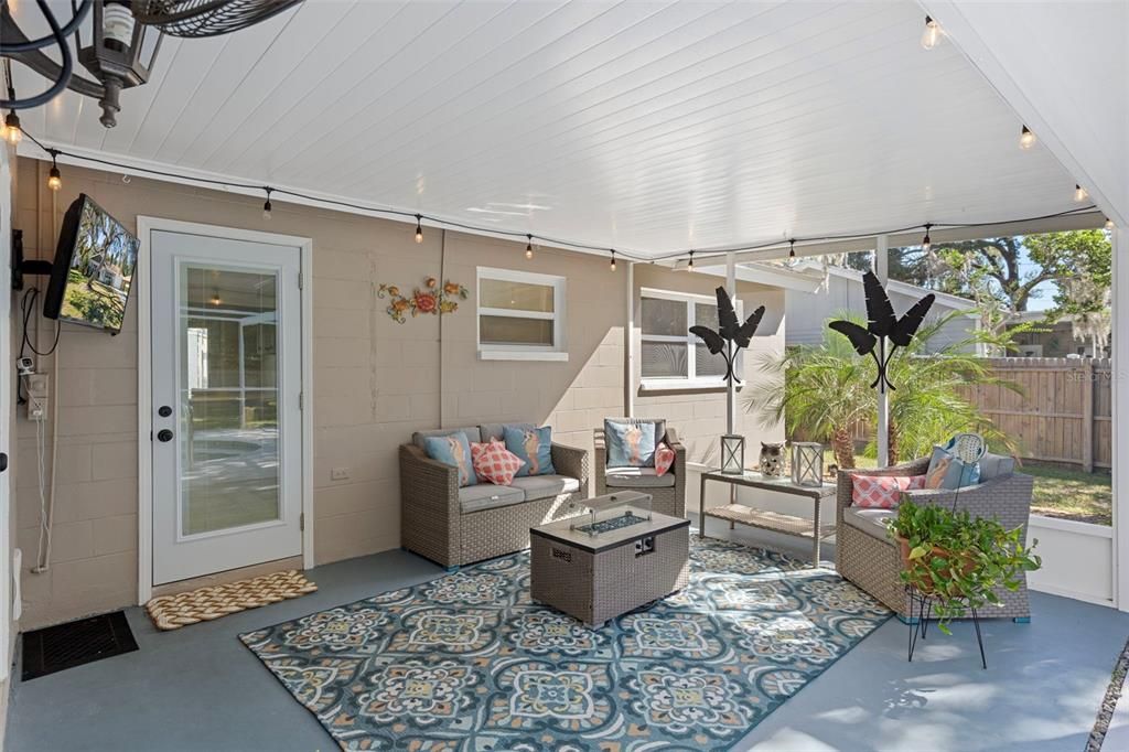 Active With Contract: $309,900 (2 beds, 2 baths, 1148 Square Feet)