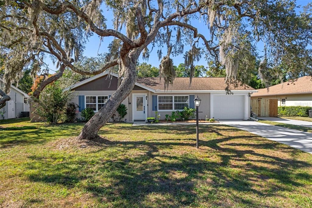 Active With Contract: $309,900 (2 beds, 2 baths, 1148 Square Feet)