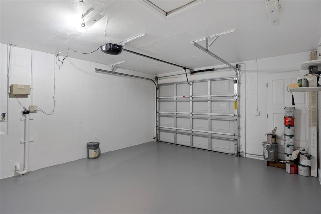 Active With Contract: $309,900 (2 beds, 2 baths, 1148 Square Feet)