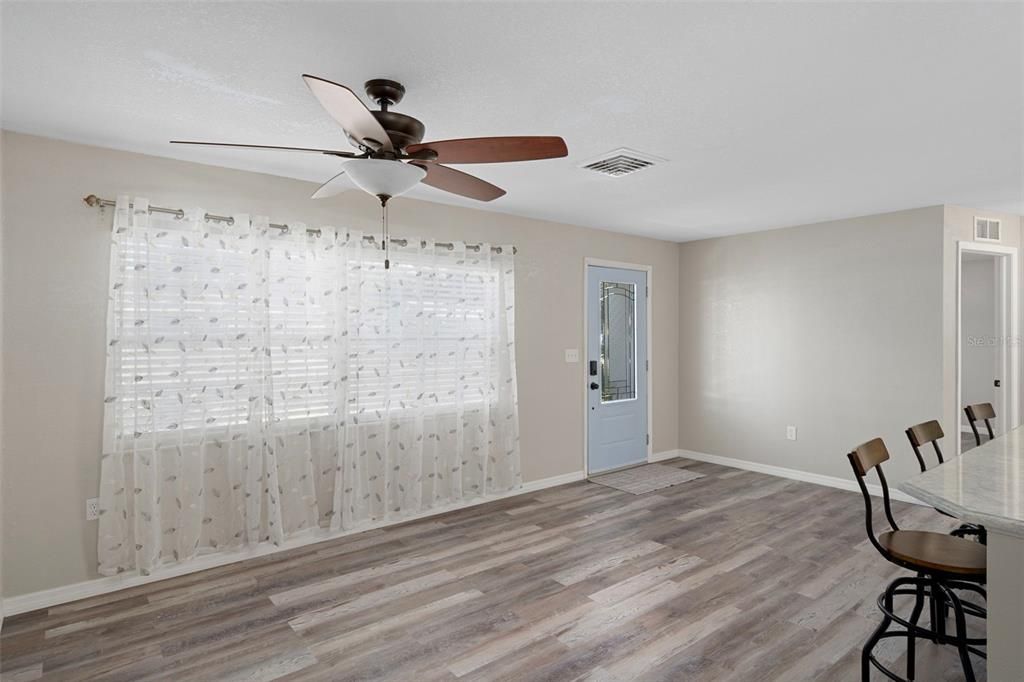 Active With Contract: $309,900 (2 beds, 2 baths, 1148 Square Feet)
