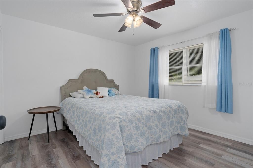 Active With Contract: $309,900 (2 beds, 2 baths, 1148 Square Feet)