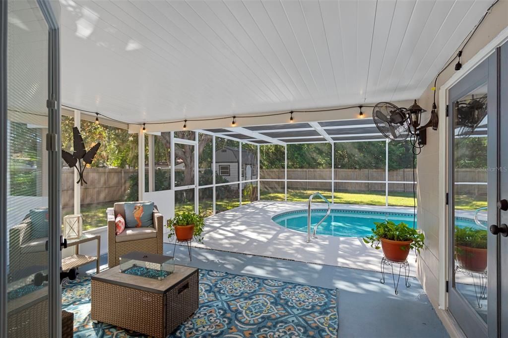 Active With Contract: $309,900 (2 beds, 2 baths, 1148 Square Feet)