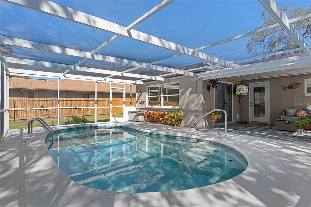 Active With Contract: $309,900 (2 beds, 2 baths, 1148 Square Feet)