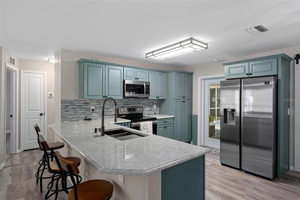 Active With Contract: $309,900 (2 beds, 2 baths, 1148 Square Feet)