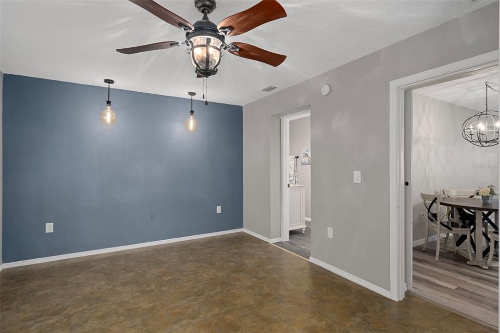 Active With Contract: $309,900 (2 beds, 2 baths, 1148 Square Feet)