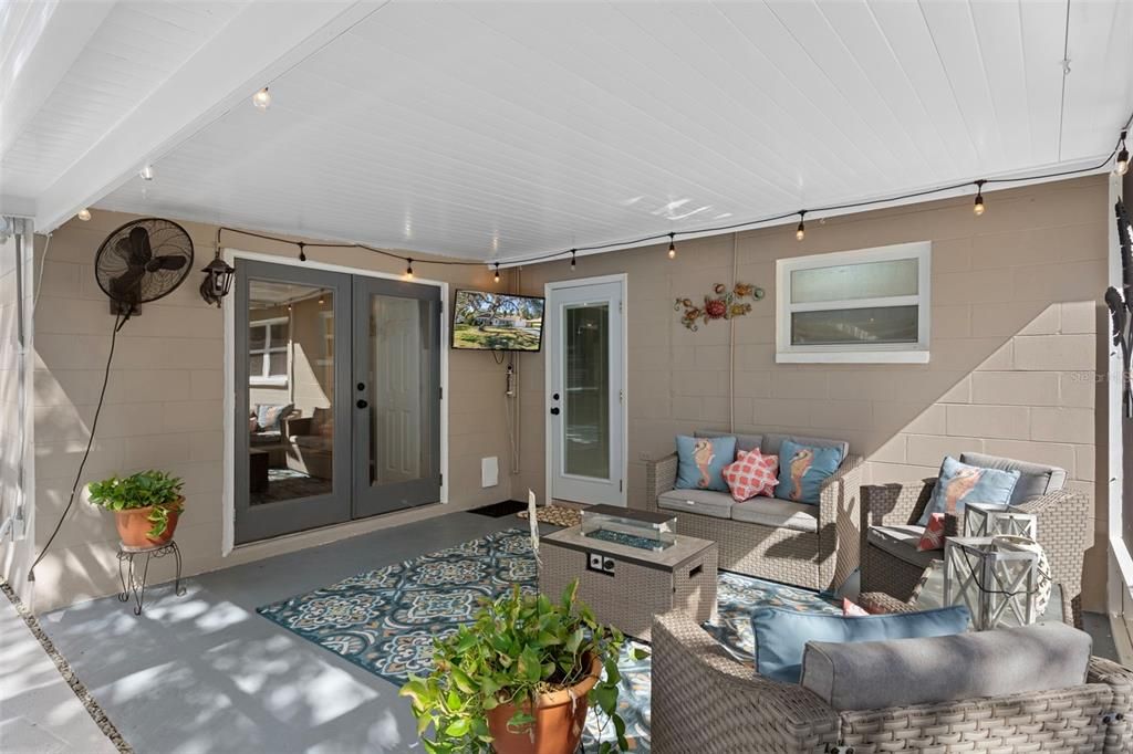 Active With Contract: $309,900 (2 beds, 2 baths, 1148 Square Feet)