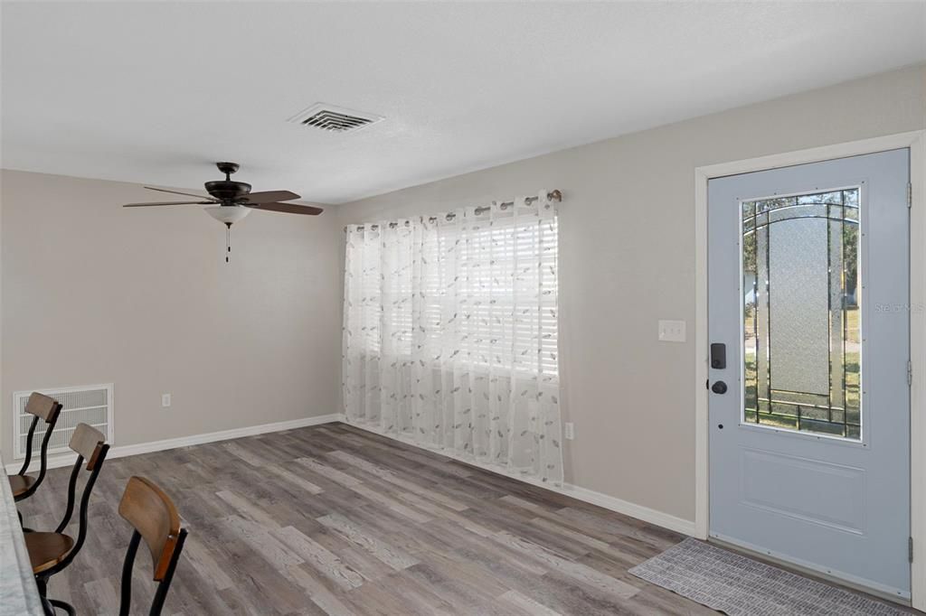 Active With Contract: $309,900 (2 beds, 2 baths, 1148 Square Feet)