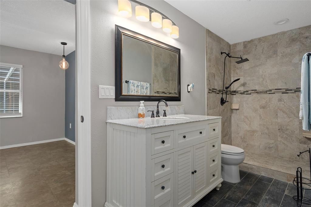 Active With Contract: $309,900 (2 beds, 2 baths, 1148 Square Feet)