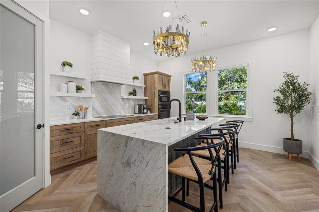 待售: $1,299,900 (4 贝兹, 2 浴室, 2432 平方英尺)