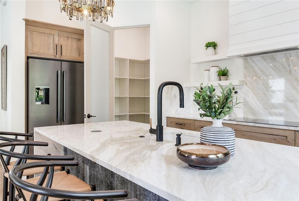 待售: $1,299,900 (4 贝兹, 2 浴室, 2432 平方英尺)