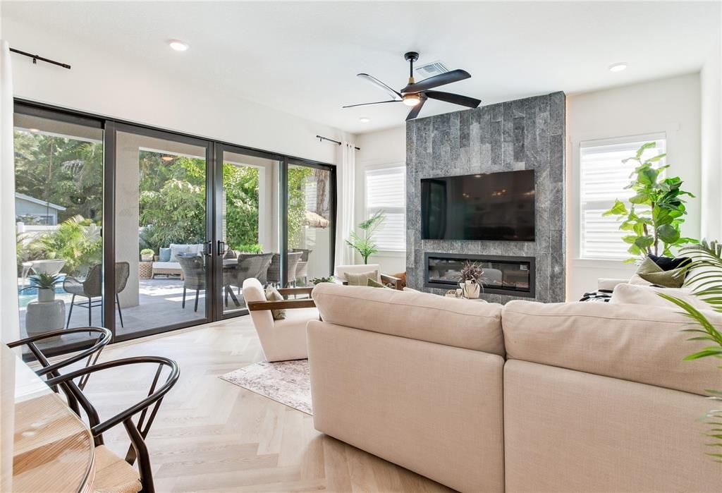 待售: $1,299,900 (4 贝兹, 2 浴室, 2432 平方英尺)