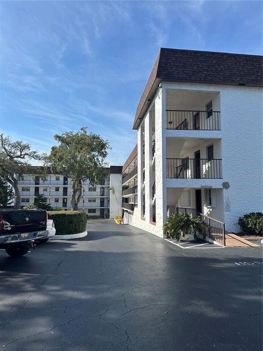 待售: $179,999 (2 贝兹, 1 浴室, 973 平方英尺)