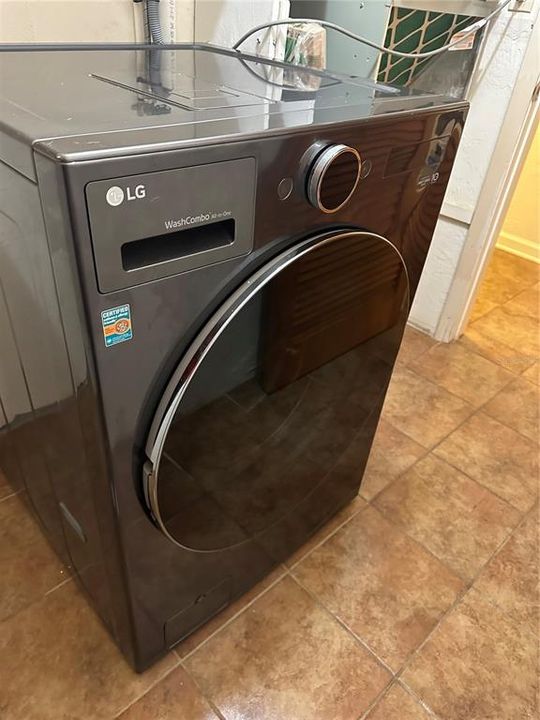 待售: $179,999 (2 贝兹, 1 浴室, 973 平方英尺)