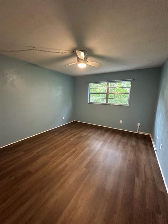 待售: $179,999 (2 贝兹, 1 浴室, 973 平方英尺)