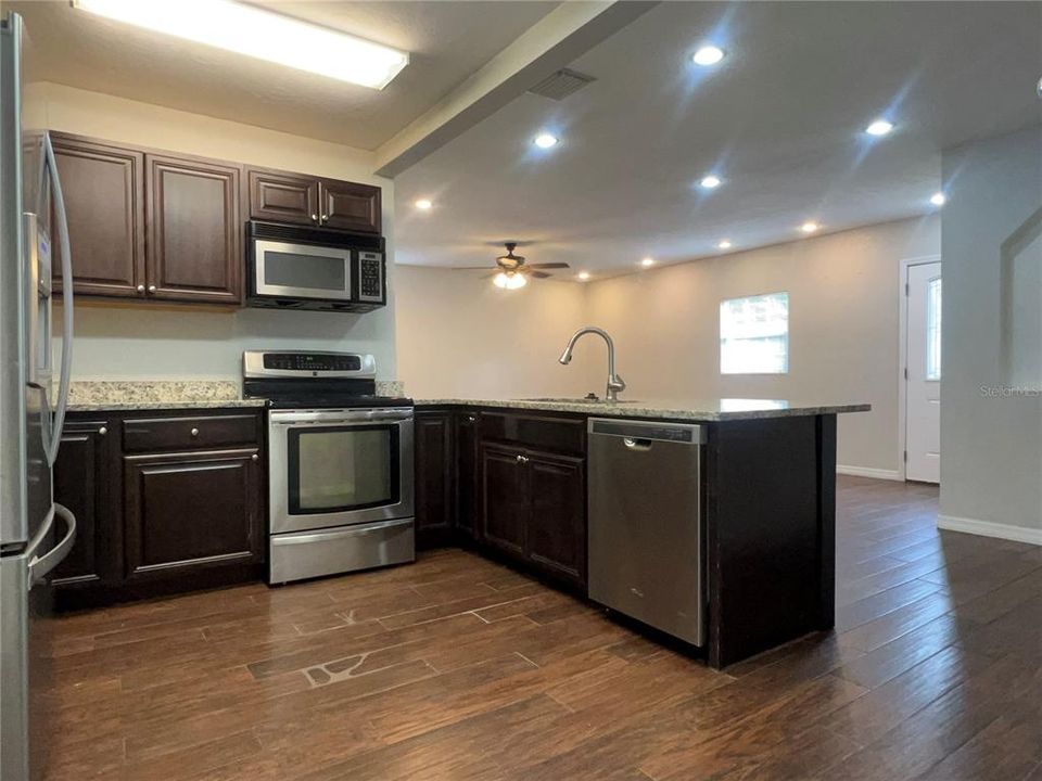 For Rent: $2,500 (3 beds, 2 baths, 1550 Square Feet)