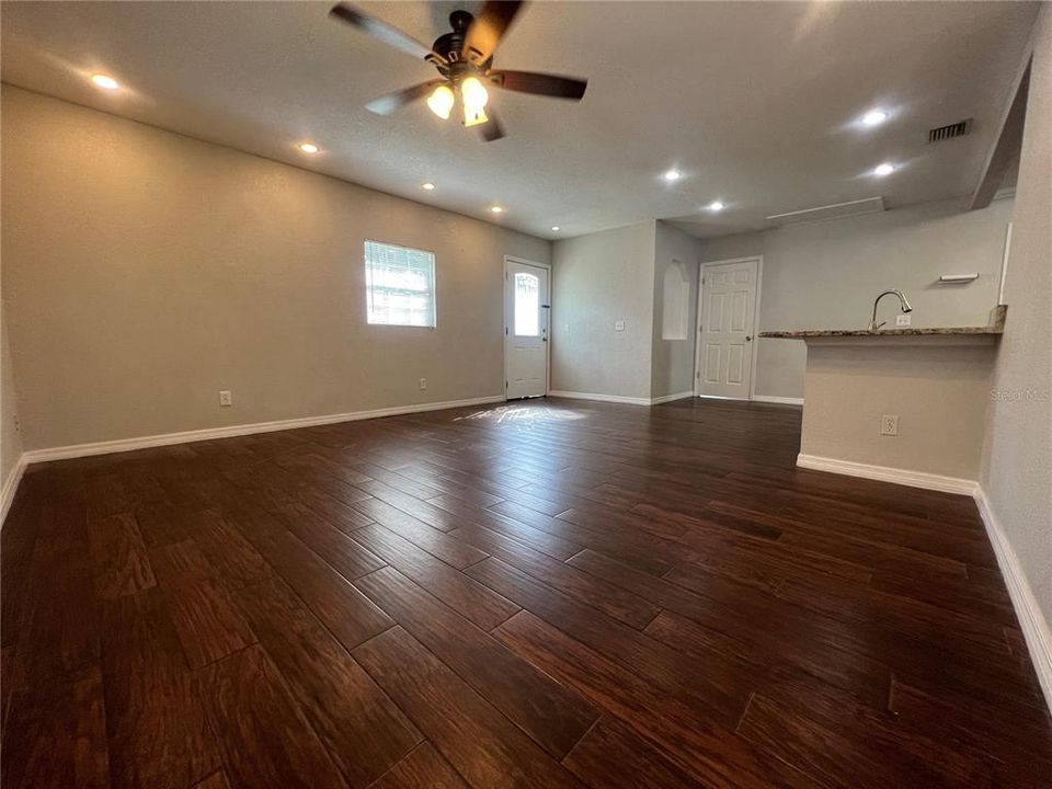 For Rent: $2,500 (3 beds, 2 baths, 1550 Square Feet)