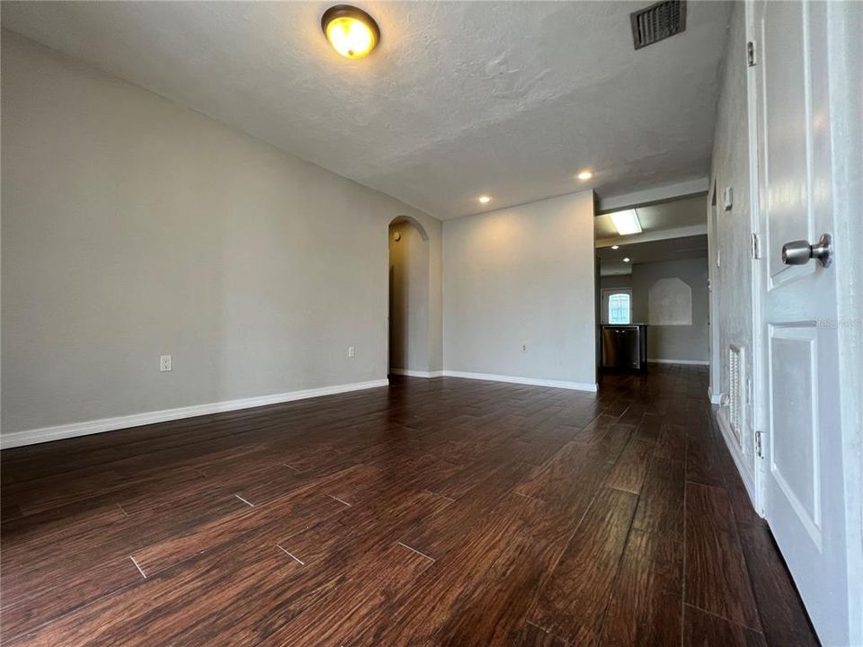 For Rent: $2,500 (3 beds, 2 baths, 1550 Square Feet)