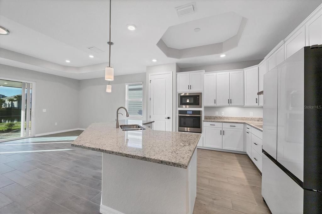 Activo con contrato: $444,000 (4 camas, 2 baños, 2246 Pies cuadrados)