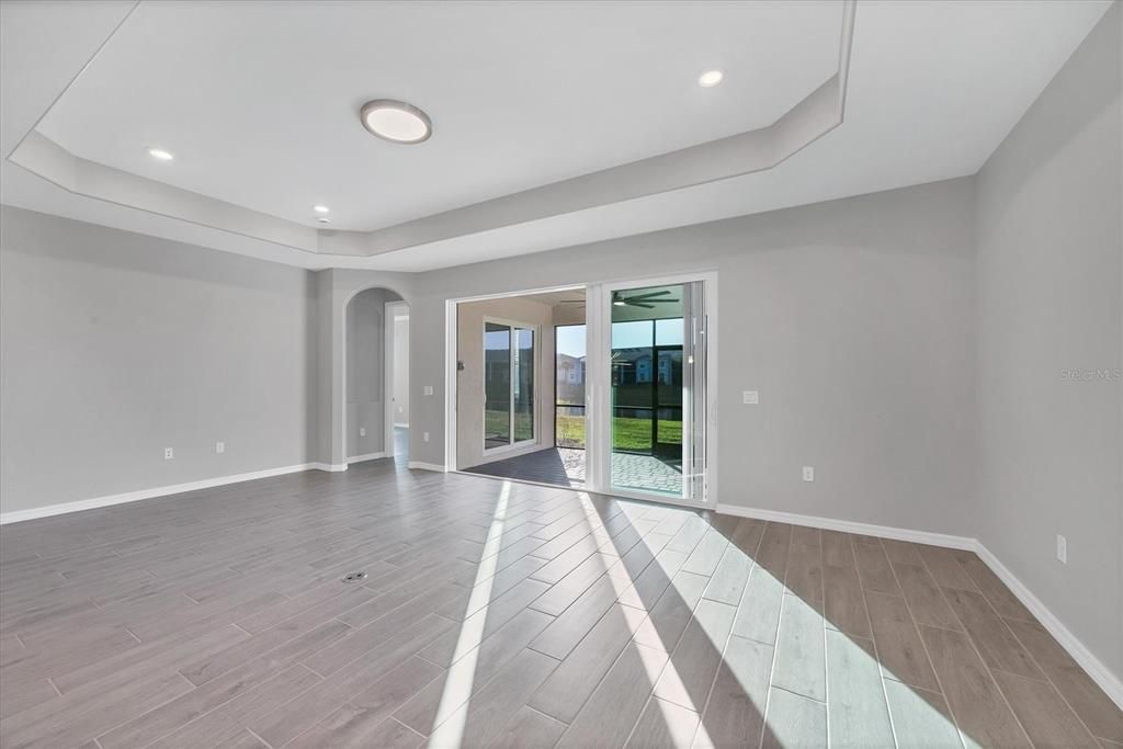 Activo con contrato: $444,000 (4 camas, 2 baños, 2246 Pies cuadrados)