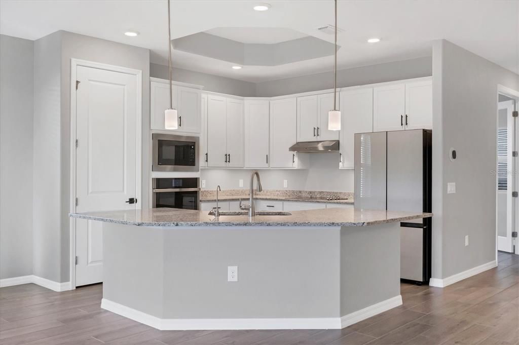 Activo con contrato: $444,000 (4 camas, 2 baños, 2246 Pies cuadrados)