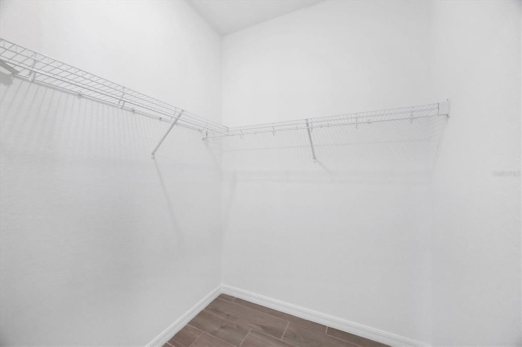 Activo con contrato: $444,000 (4 camas, 2 baños, 2246 Pies cuadrados)