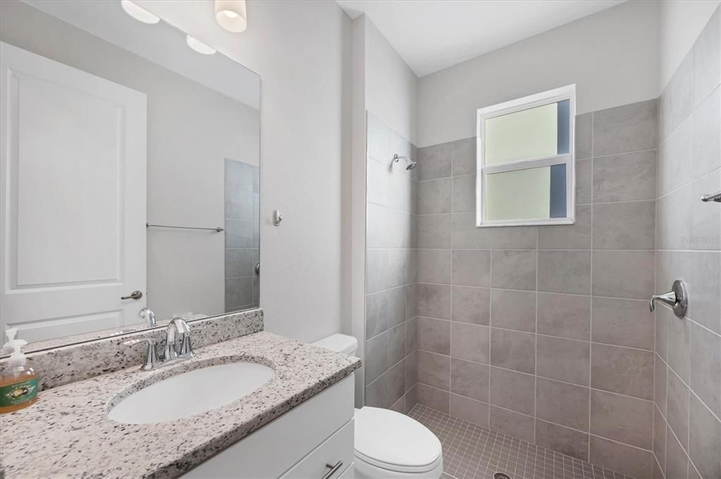 Activo con contrato: $444,000 (4 camas, 2 baños, 2246 Pies cuadrados)