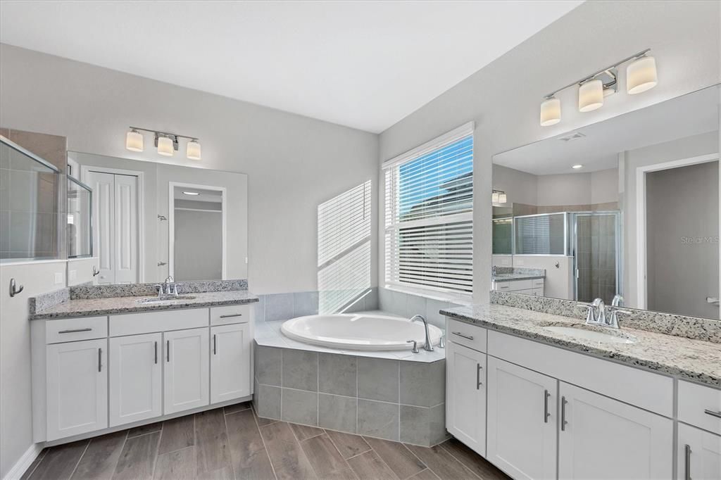 Activo con contrato: $444,000 (4 camas, 2 baños, 2246 Pies cuadrados)