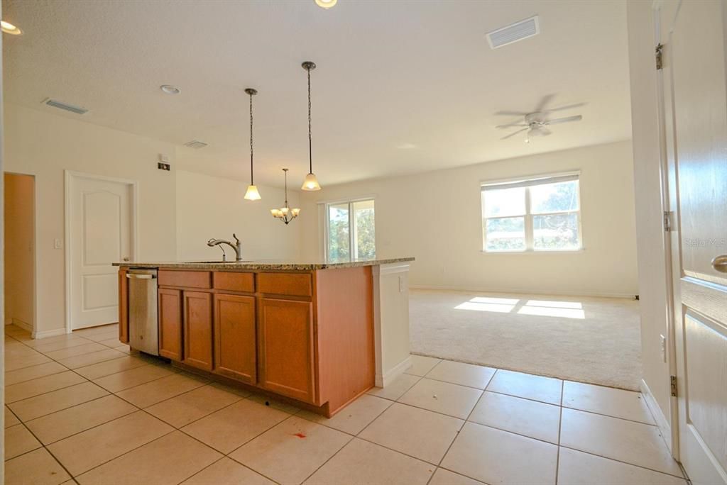 En Renta: $2,490 (4 camas, 2 baños, 2209 Pies cuadrados)