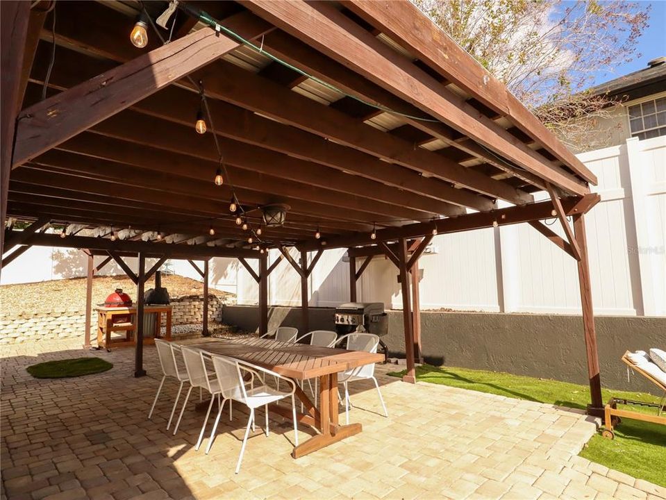 Active With Contract: $570,000 (3 beds, 2 baths, 2123 Square Feet)