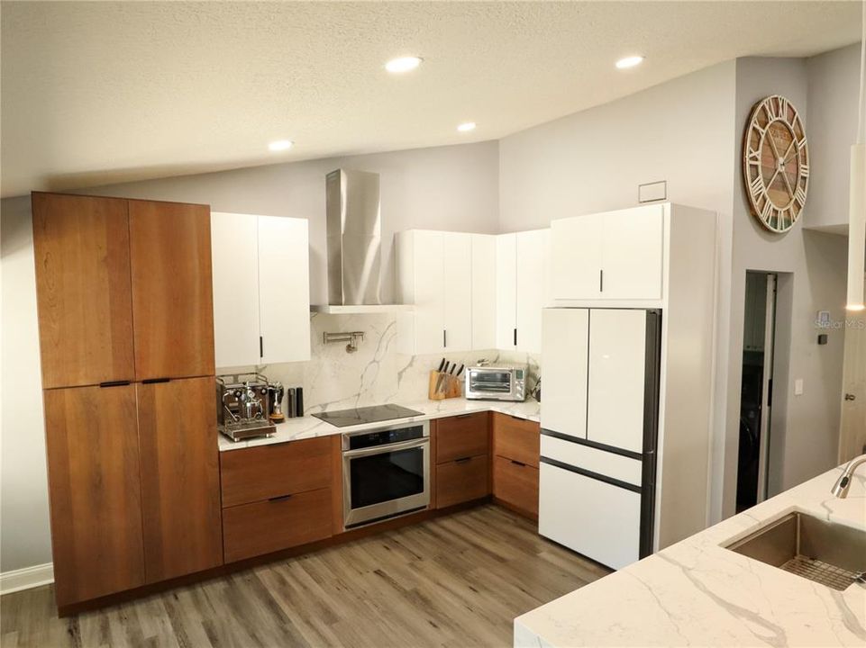 Active With Contract: $570,000 (3 beds, 2 baths, 2123 Square Feet)