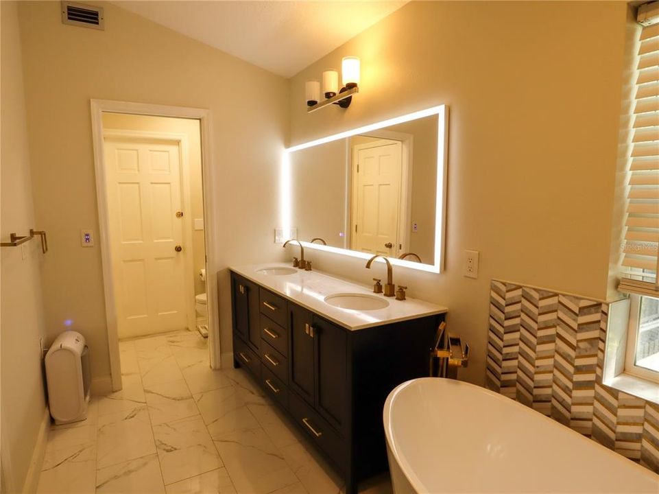 Active With Contract: $570,000 (3 beds, 2 baths, 2123 Square Feet)