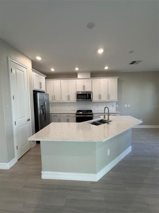 For Rent: $2,850 (3 beds, 2 baths, 2047 Square Feet)