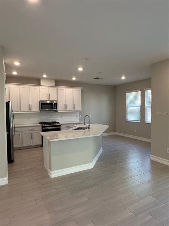 For Rent: $2,850 (3 beds, 2 baths, 2047 Square Feet)