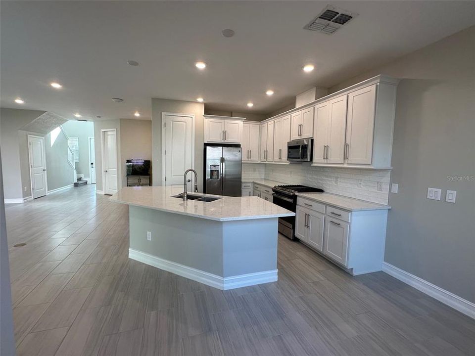 For Rent: $2,850 (3 beds, 2 baths, 2047 Square Feet)